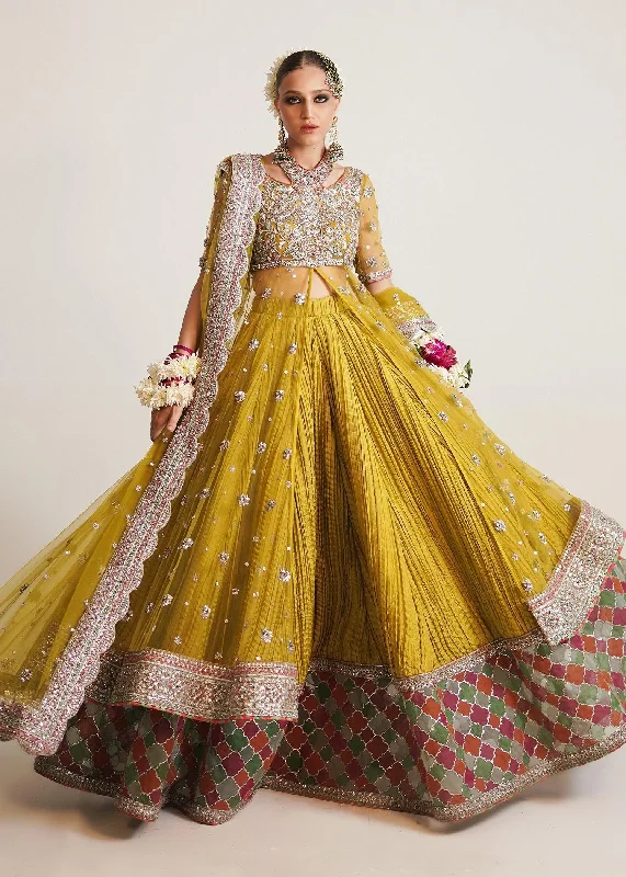 Pakistani Mehndi Dress In Pishwas Style Floral unclassified dresses