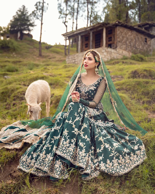 Pakistani Bridal Gharara Kameez Dress In Green Color Velvet unclassified dresses